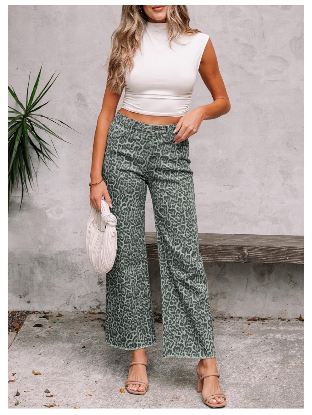 High-Rise Gray Leopard Print Wide-Leg Jeans. NWT Size 6